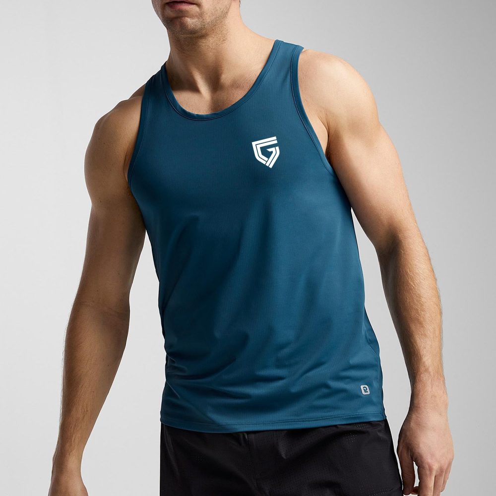 Solid-colour drop armhole micro-perforated tank top